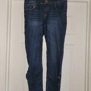 Jeans with ankle ruffles